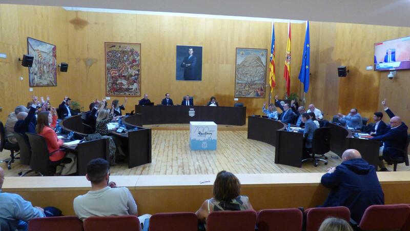 El ple aprova per unanimitat atorgar la ‘Distinció Europa’ a Enrique Ballester Chofre