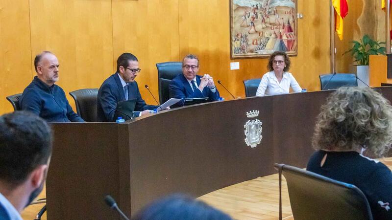 El ple aprova per unanimitat atorgar la ‘Distinció Europa’ a Enrique Ballester Chofre