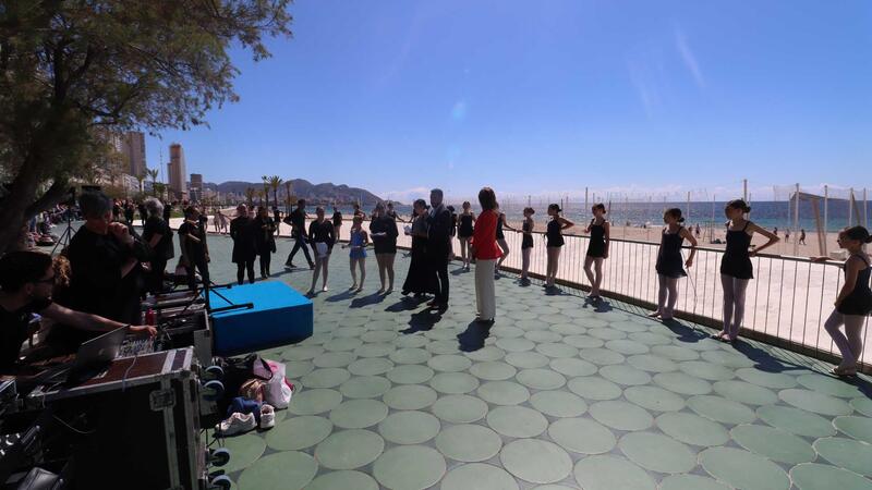 Benidorm celebra el Día Mundial de la Danza con una clase magistral en el Paseo de Poniente 