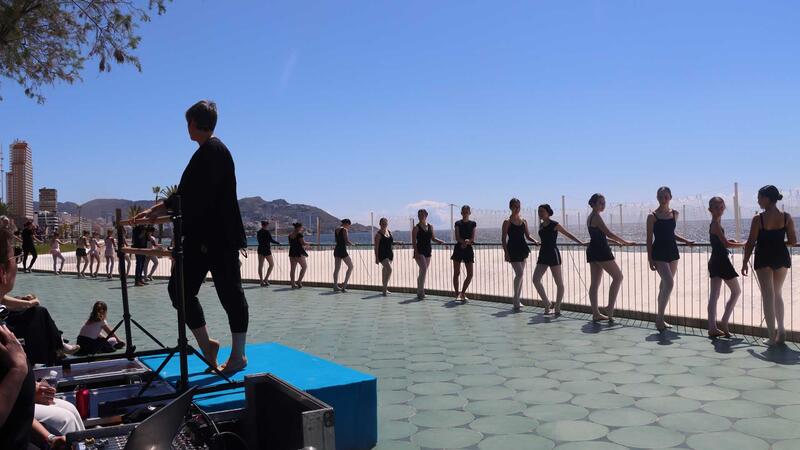 Benidorm celebra el Día Mundial de la Danza con una clase magistral en el Paseo de Poniente 