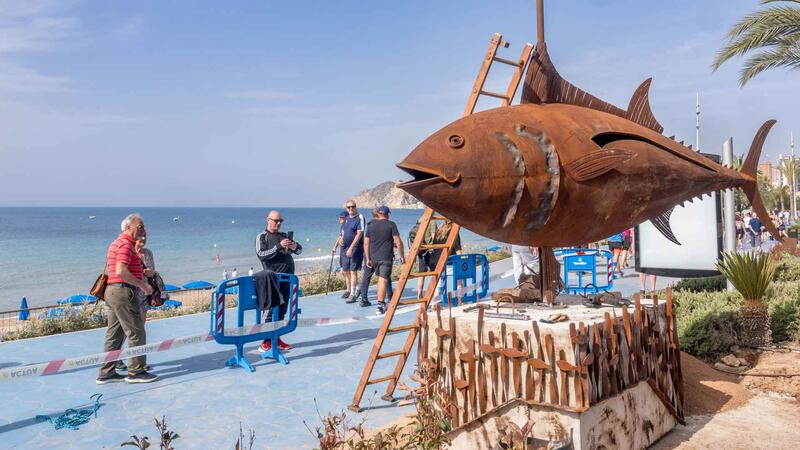 Les “Tonyines” de Toni Marí lluïxen en el Passeig de Ponent de Benidorm