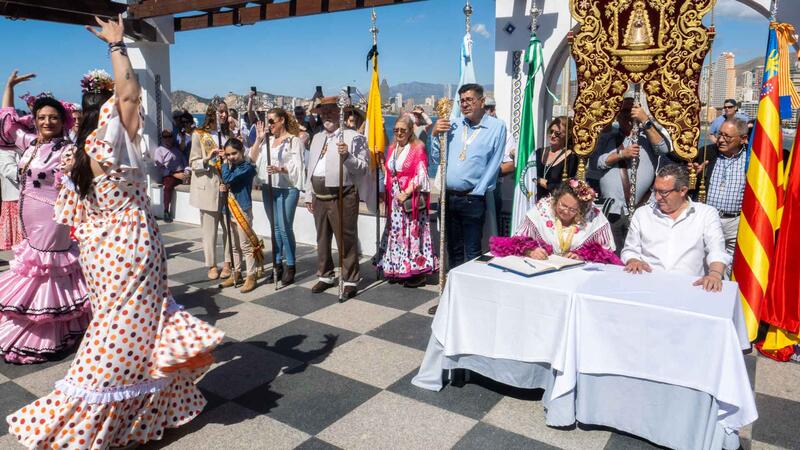 La Salida de Romeros pone el punto final al Triduo de la Hermandad del Rocío de Benidorm