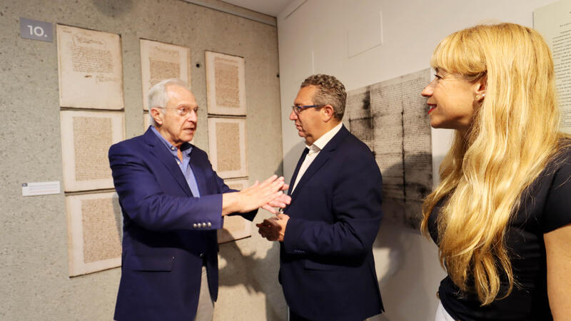 An exhibition explains the history of the Town Charter from 1325 through the documents that are preserved.