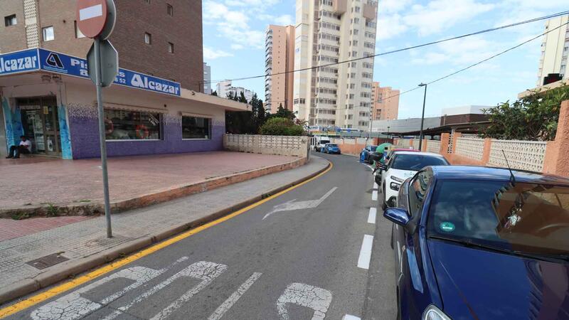 Benidorm cambia el sentido del tráfico en las calles Mirador, Invierno y Fluixá para mejorar la movilidad sostenible y optimizar itinerarios