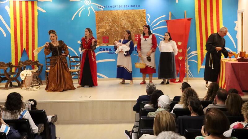 Ple de públic en el sainet ‘Pudo suceder’ que imagina amb humor la història de la Carta de Poblament
