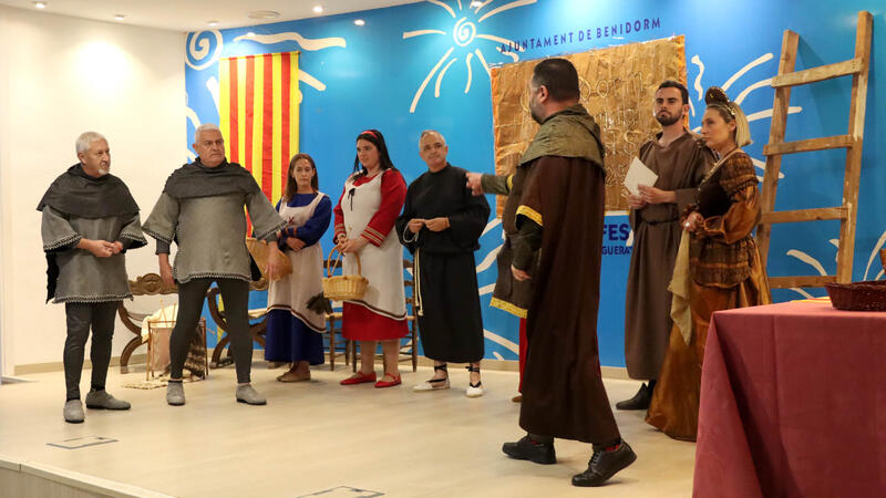 Ple de públic en el sainet ‘Pudo suceder’ que imagina amb humor la història de la Carta de Poblament