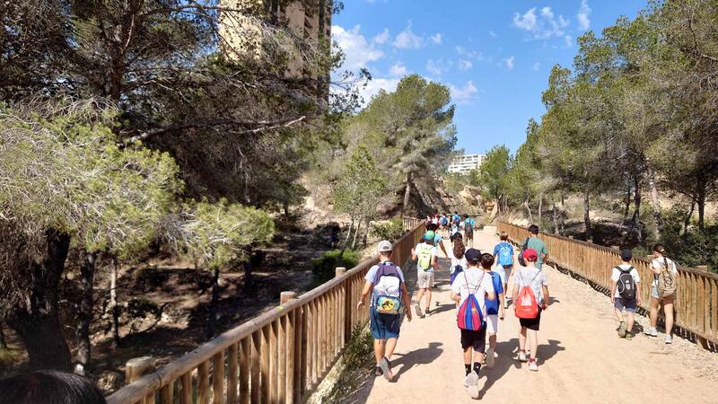 Cerca de un centenar de escolares de Benidorm realizan actividades medioambientales en El Moralet