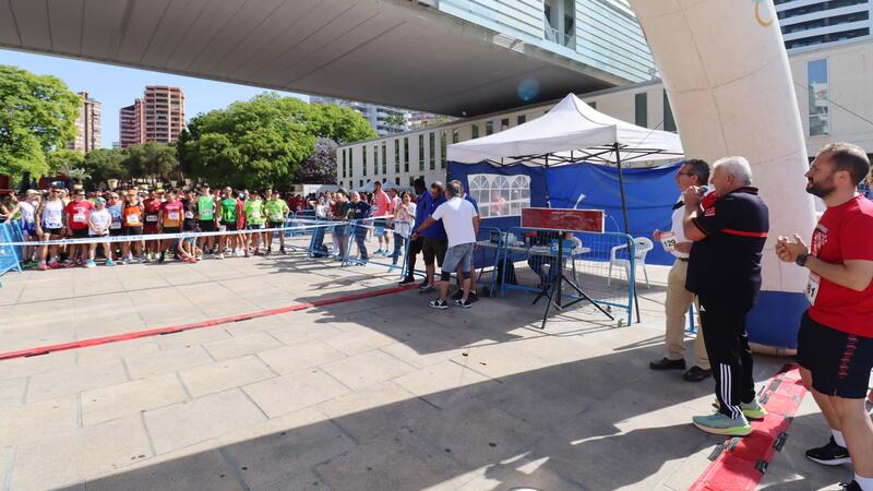 Prop de 1.200 persones donen suport a la primera carrera popular solidària per l