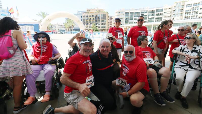 Prop de 1.200 persones donen suport a la primera carrera popular solidària per l