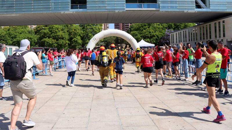 Prop de 1.200 persones donen suport a la primera carrera popular solidària per l
