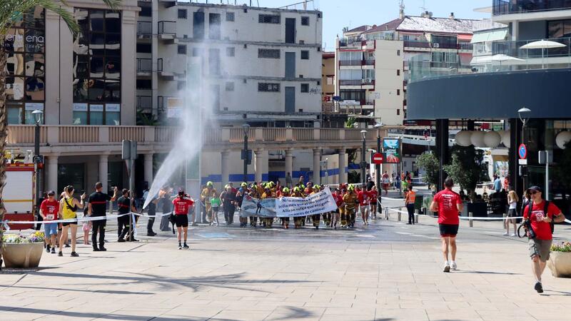 Prop de 1.200 persones donen suport a la primera carrera popular solidària per l