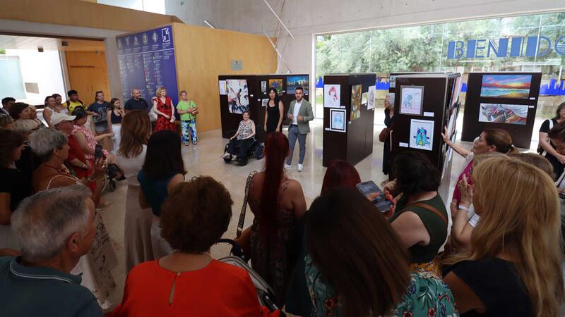 El Espai d’Art del Ayuntamiento vuelve a albergar una exposición colectiva de los artistas de Maduixa Art y Asmibe
