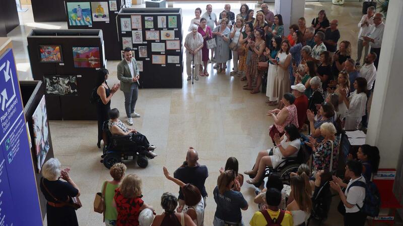 El Espai d’Art del Ayuntamiento vuelve a albergar una exposición colectiva de los artistas de Maduixa Art y Asmibe