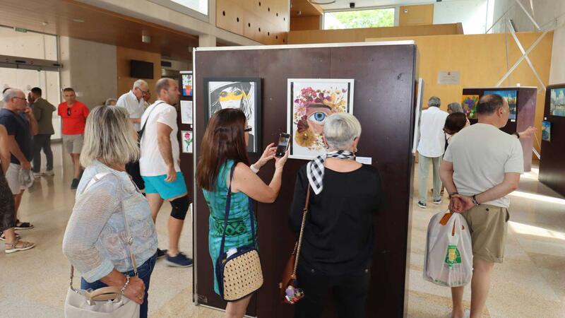 El Espai d’Art del Ayuntamiento vuelve a albergar una exposición colectiva de los artistas de Maduixa Art y Asmibe