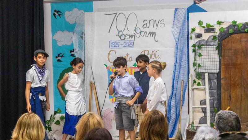 El CEIP Serra Gelada escenifica el otorgamiento de la Carta Pobla de Benidorm en el marco del 700 aniversario