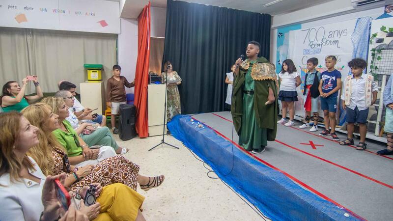 El CEIP Serra Gelada escenifica el otorgamiento de la Carta Pobla de Benidorm en el marco del 700 aniversario