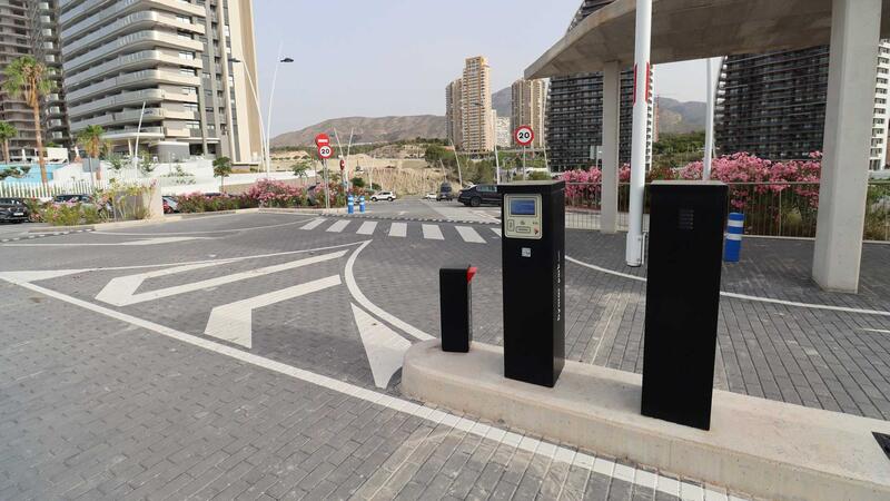 Benidorm ubicará una instalación fotovoltaica en el aparcamiento disuasorio de Poniente para mejorar la eficiencia energética del Ayuntamiento 