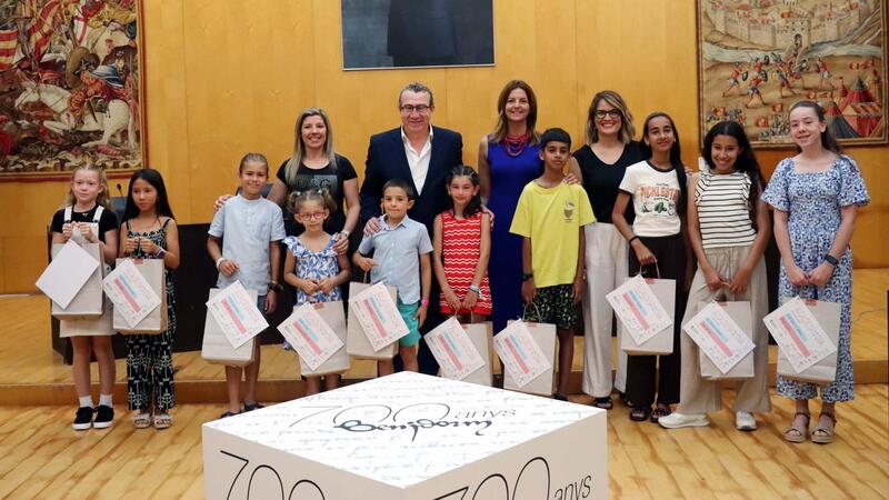 Benidorm premia a diez alumnos de centros públicos en el concurso ‘Alcalde/sa por un día’