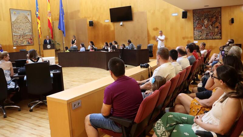Benidorm premia a diez alumnos de centros públicos en el concurso ‘Alcalde/sa por un día’