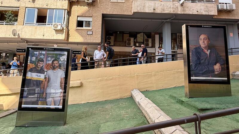 Los Espais d’Art Urbà se llenan de retratos y escenas cotidianas con la exposición colectiva ‘Benidorm a pie de calle’