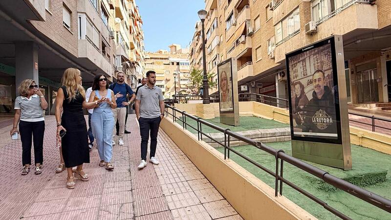 Los Espais d’Art Urbà se llenan de retratos y escenas cotidianas con la exposición colectiva ‘Benidorm a pie de calle’