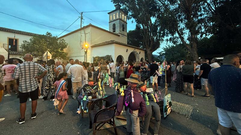 More than 400 people welcome summer at the Hermitage of Sanç with Festa de Sant Antoni