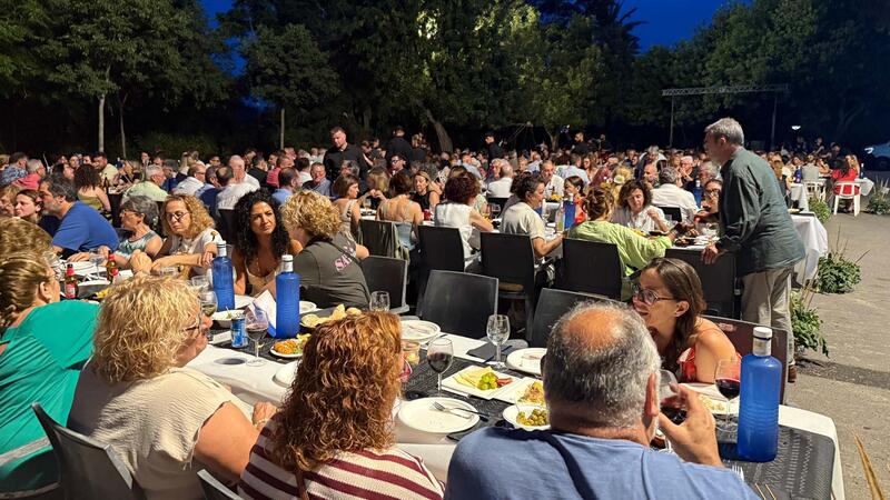 More than 400 people welcome summer at the Hermitage of Sanç with Festa de Sant Antoni