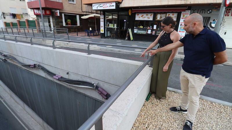 Benidorm inicia esta madrugada la retirada del cableado interior del paso subterráneo de la avenida Beniardá