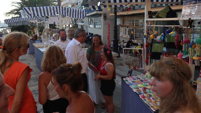 Arranca en Benidorm una nueva edición de Les Nits del Castell con 25 puestos de artesanos y pintores