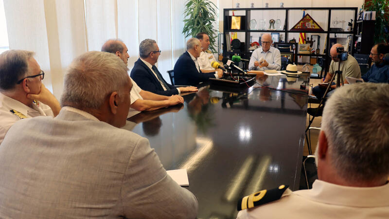 The jury recognizes two works ex aequo for the Naval History Research Award