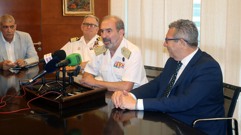 The jury recognizes two works ex aequo for the Naval History Research Award