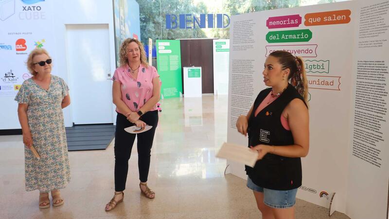 Benidorm hosts the exhibition ‘Memòries que ixen de l’armari’ to highlight the history of the struggle and culture of the Valencian LGBTI community