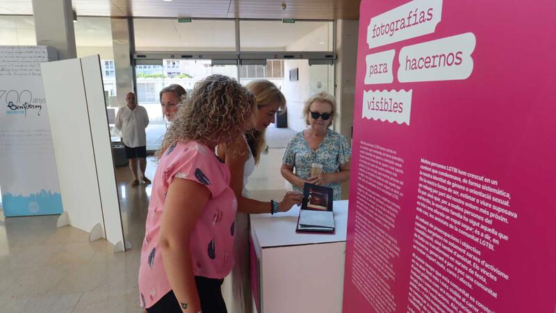 Benidorm hosts the exhibition ‘Memòries que ixen de l’armari’ to highlight the history of the struggle and culture of the Valencian LGBTI community