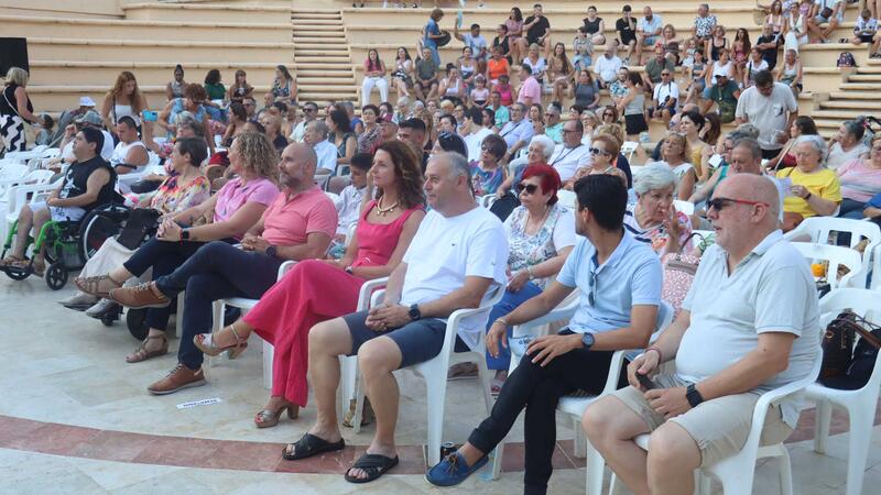 Asmibe celebra en el auditorio Óscar Esplá de Benidorm su XXI Festival Benéfico de Convivencia