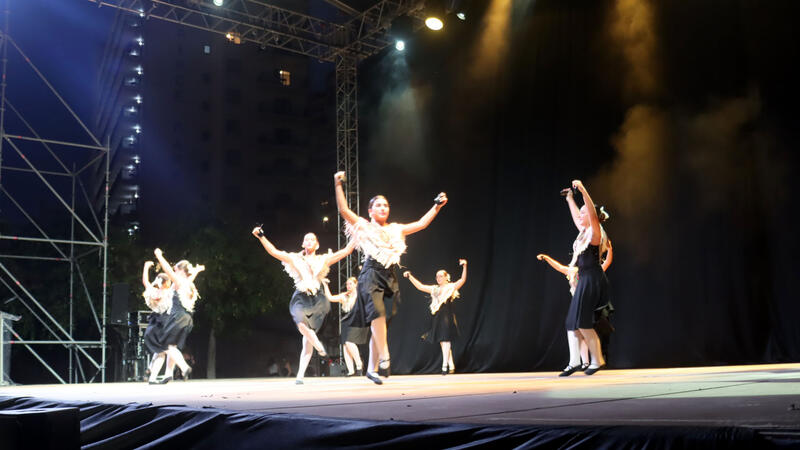 Cerca de un millar de personas disfrutan de una velada de primer nivel con ‘Benidorm en dansa’ 