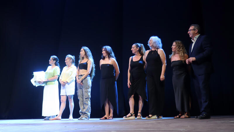Cerca de un millar de personas disfrutan de una velada de primer nivel con ‘Benidorm en dansa’ 