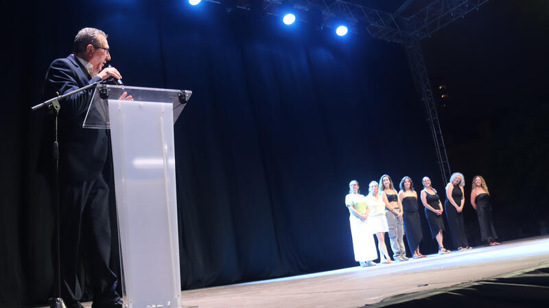 Cerca de un millar de personas disfrutan de una velada de primer nivel con ‘Benidorm en dansa’ 
