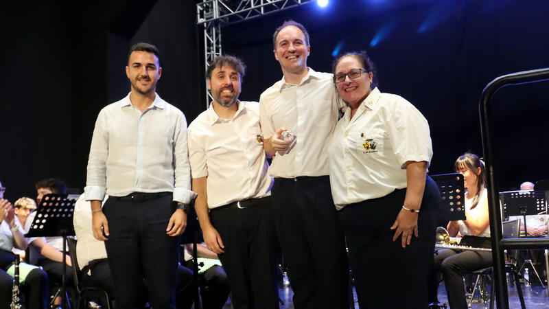 La Unión Musical de Benidorm rinde homenaje a sus músicos y socios con un aplaudido concierto en el Centro Cultural