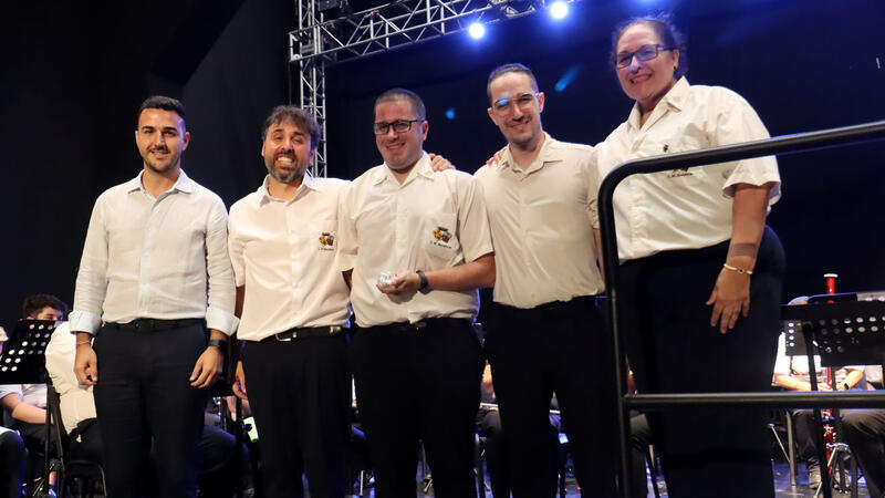 La Unión Musical de Benidorm rinde homenaje a sus músicos y socios con un aplaudido concierto en el Centro Cultural