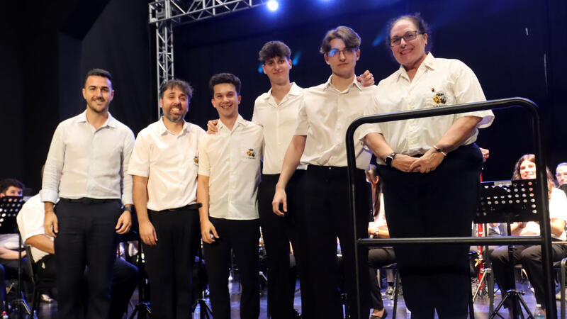 La Unión Musical de Benidorm rinde homenaje a sus músicos y socios con un aplaudido concierto en el Centro Cultural