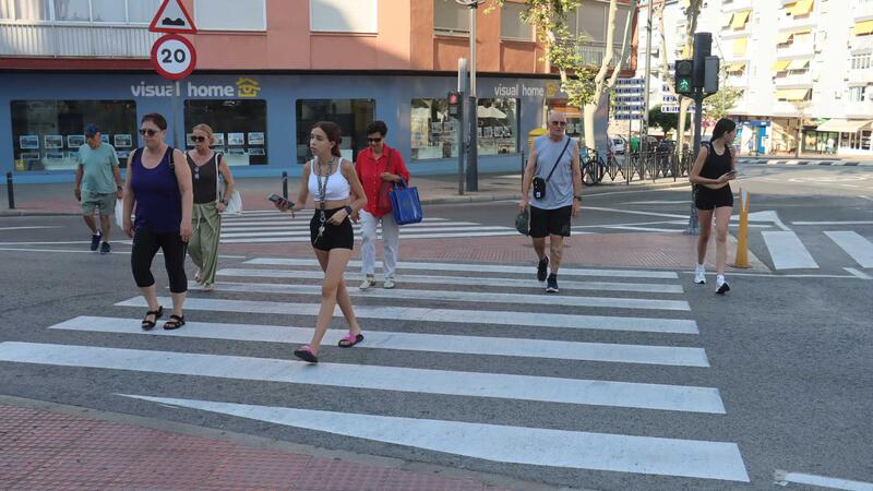 Benidorm mejora la señalización horizontal y la seguridad vial en todo el término municipal