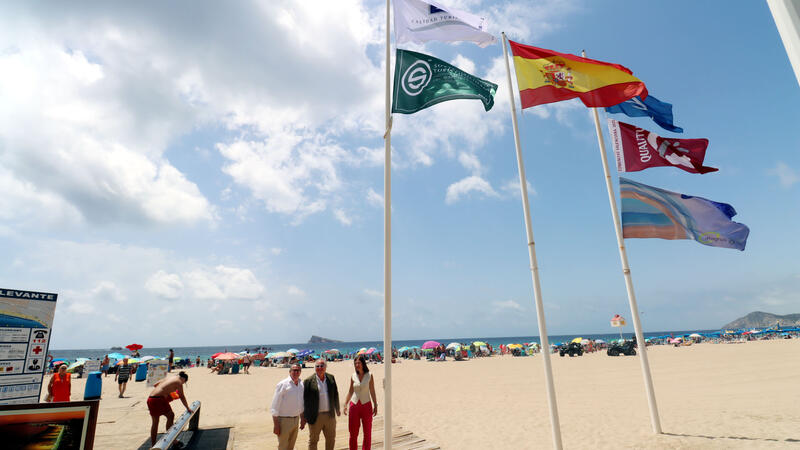 Les banderes ‘Q’ de Qualitat, ‘S’ de Sostenibilitat Turística i ‘Safe Tourism’ de l
