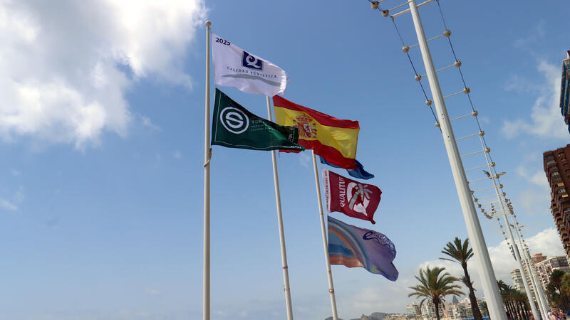 Les banderes ‘Q’ de Qualitat, ‘S’ de Sostenibilitat Turística i ‘Safe Tourism’ de l