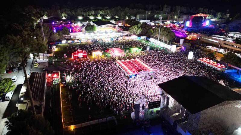 El Low Festival tanca el seu 15 aniversari amb més de 65.000 assistents i anunciant les dates per a 2026