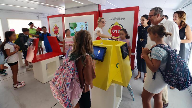 El INCIBE trae a Benidorm una experiencia interactiva para formar a la población en ciberseguridad 