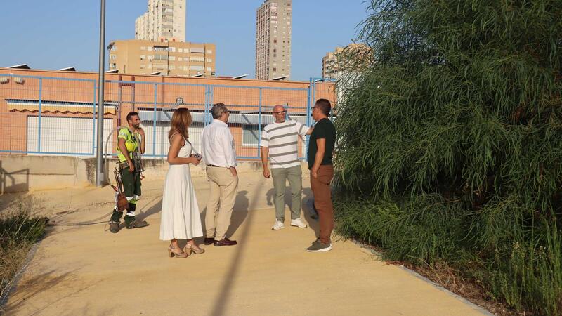 Benidorm improves the landscaping of 18 schools before the start of the school year