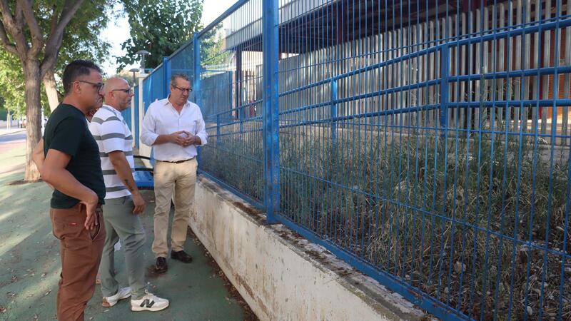 Benidorm improves the landscaping of 18 schools before the start of the school year