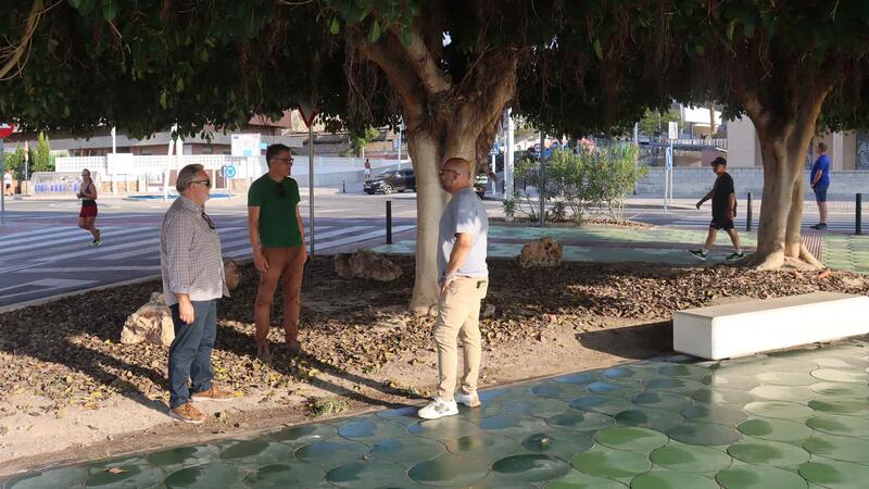 Benidorm mejora las zonas verdes del Paseo de Poniente y las casi 300 jardineras de la ciudad 