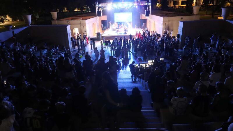 More than a thousand people bid farewell to Locos de Atar and Covita Pemán at Óscar Esplá auditorium