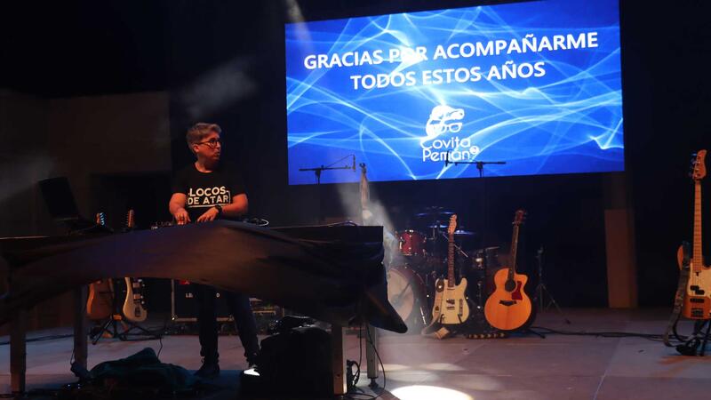 More than a thousand people bid farewell to Locos de Atar and Covita Pemán at Óscar Esplá auditorium